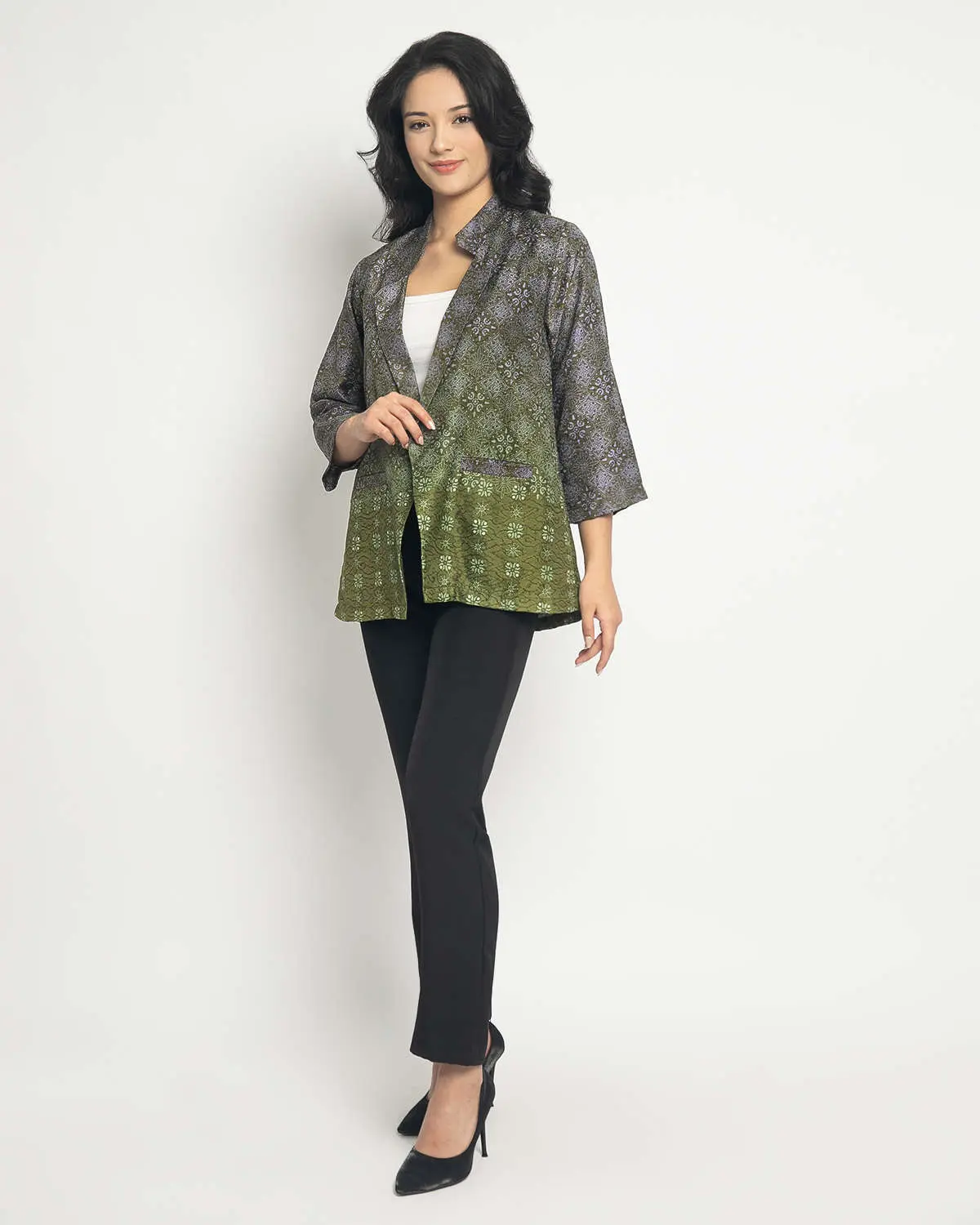 332-00003905 - 4 Niranjana - Image 1