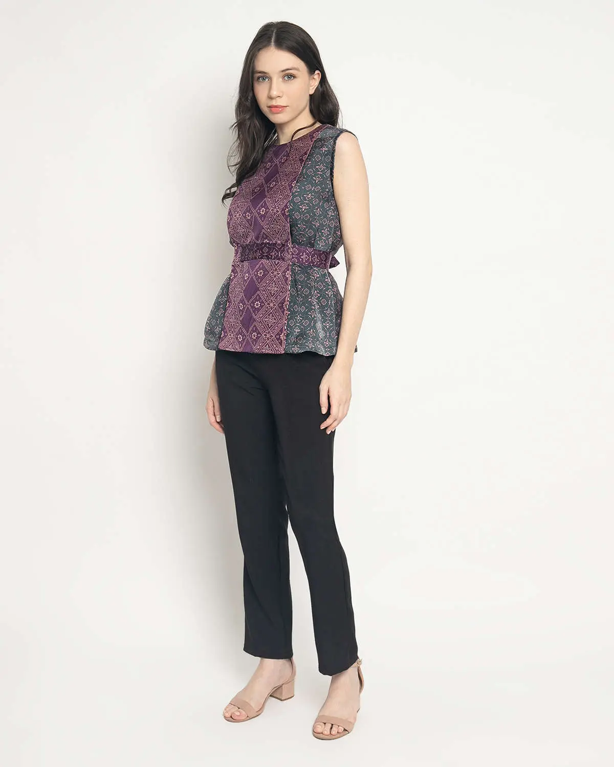 332-00004648 - 4 Aswa Kamala - Image 1